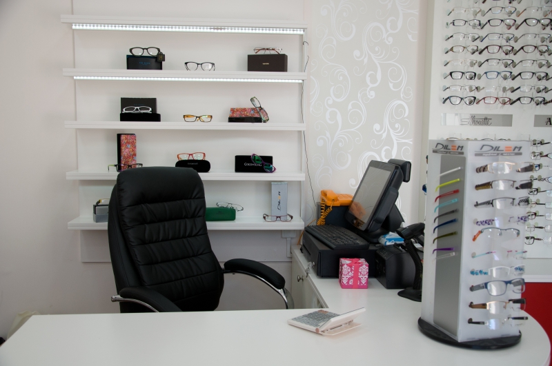 opticien-LA GARDE-min_spectacle-office-furniture-room-interior-design-design-809392-pxhere.com